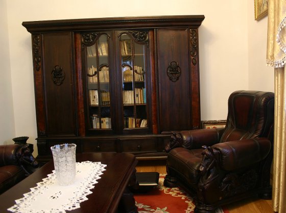 BIblioteka dębowa z początku XX w.