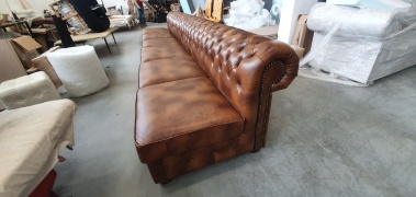 Długa sofa Chesterfield - zdjęcie 2