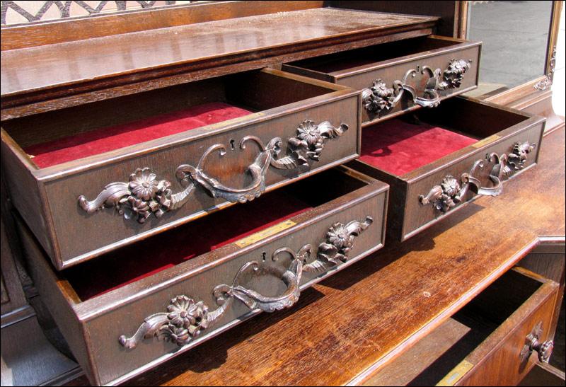 NIESAMOWITY, STARY KREDENS - 9