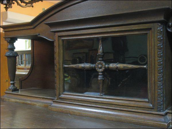 KREDENS Z FILARAMI - 2