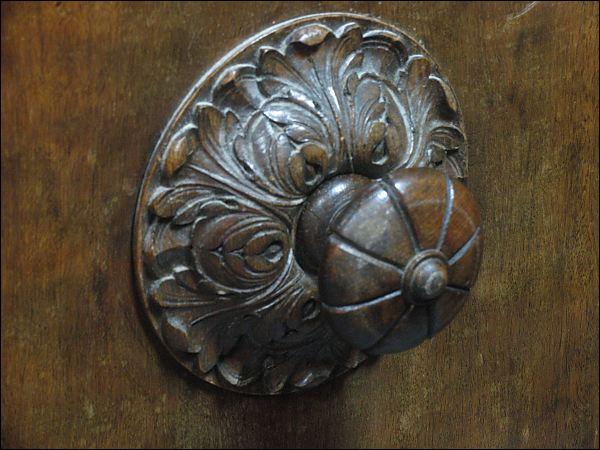 KREDENS Z FILARAMI - 4