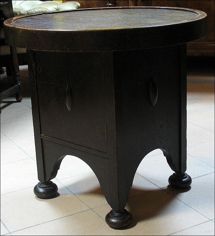 STOLIK Z DRZWICZKAMI - 1