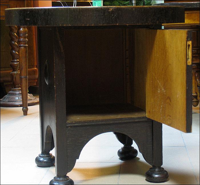 STOLIK Z DRZWICZKAMI - 3