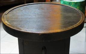 STOLIK Z DRZWICZKAMI - zdjęcie 5