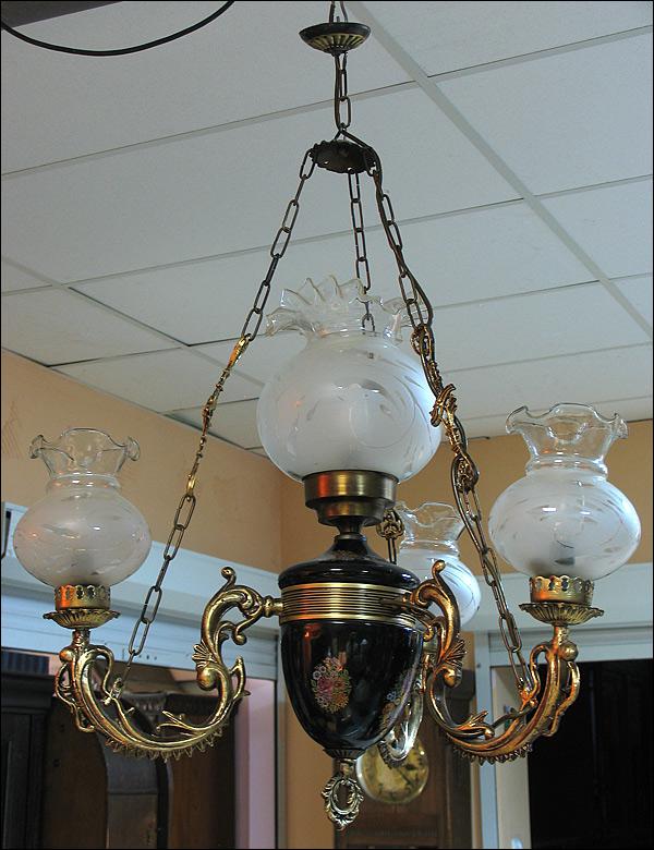 WISZĄCA LAMPA Z CZTEREMA KLOSZAMI - 1