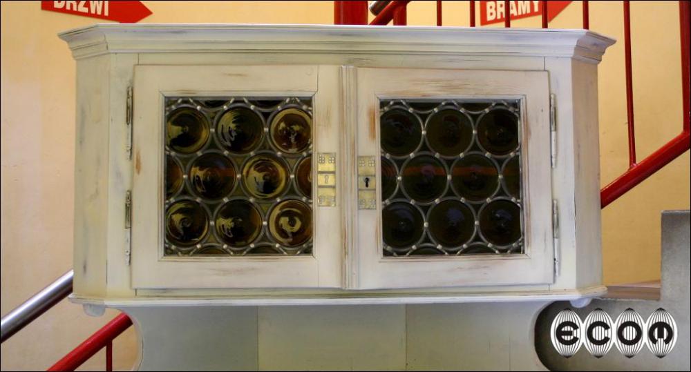 KREDENS NAROŻNIKOWY (u) - 1