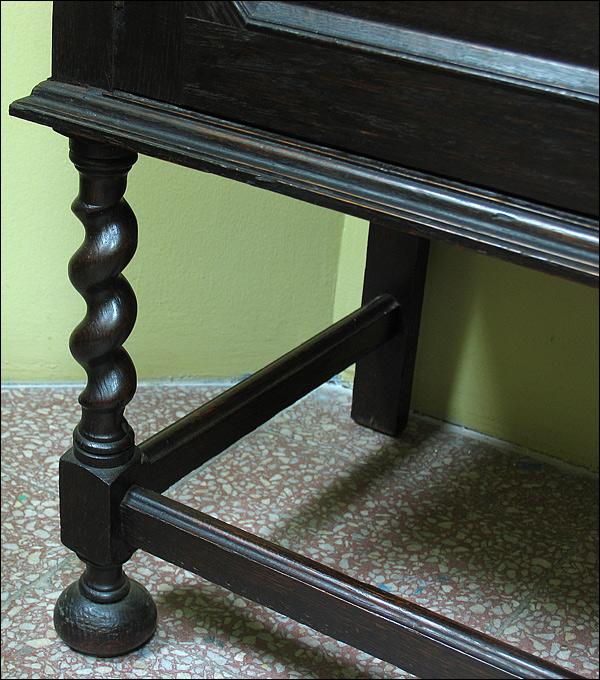 KOMODA Z LUSTREM - 3