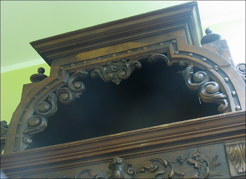 EKLEKTYCZNY KREDENS Z MARMUROWYM BLATEM - 1