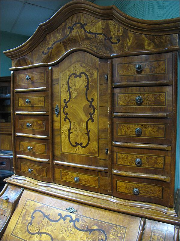 PRZEPIĘKNY SEKRETARZYK - 3