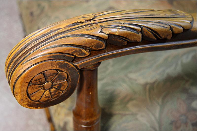 FOTEL NA LWICH ŁAPACH - 3