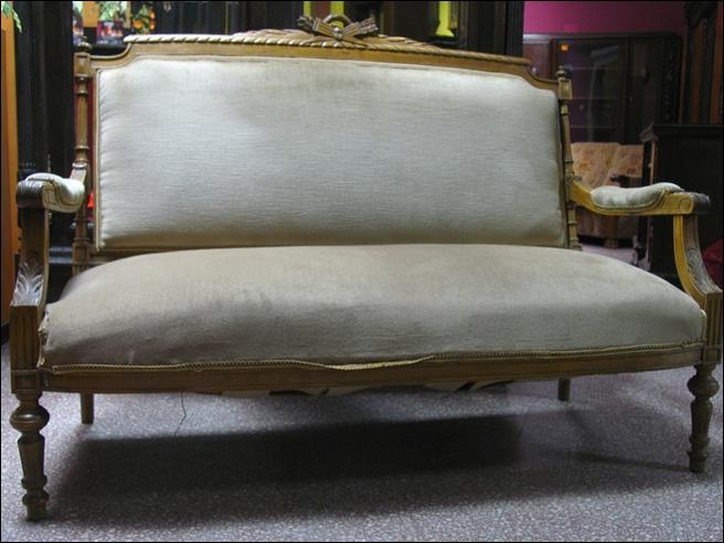 DELIKATNA SOFA EKLEKTYCZNA - 1