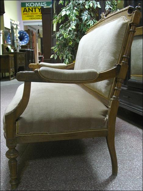DELIKATNA SOFA EKLEKTYCZNA - 2