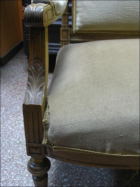 DELIKATNA SOFA EKLEKTYCZNA - 5