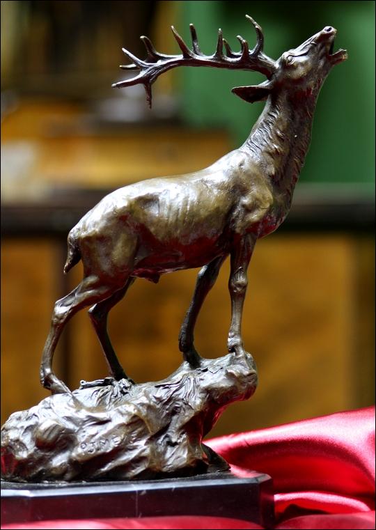 JELEŃ NA RYKOWISKU - FIGURKA Z BRĄZU (k) - 7