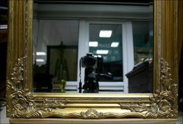 KRYSZTAŁOWE, DŁUGIE LUSTRO W ZŁOTEJ RAMIE - zdjęcie 2