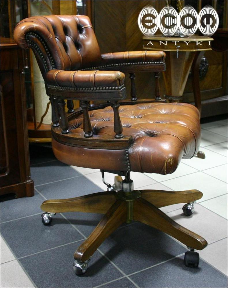 MAHONIOWY OBROTOWY FOTEL W STYLU CHESTERFIELD - 4