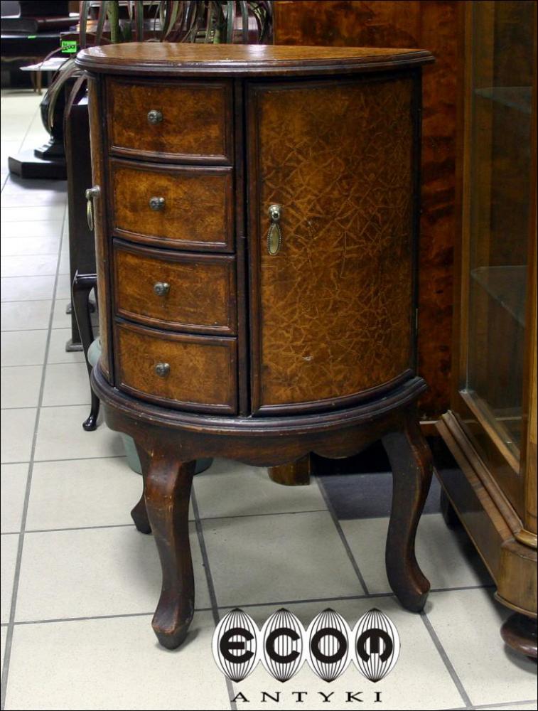 PÓŁOKRĄGŁA SZAFKA W STYLU CHIPPENDALE - 1