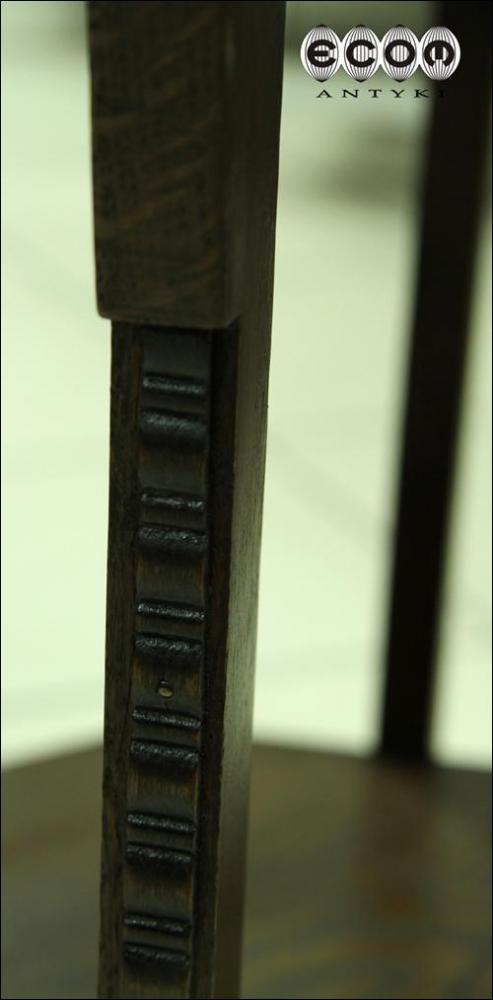 NIEWIELKI DĘBOWY STOLIK - 4