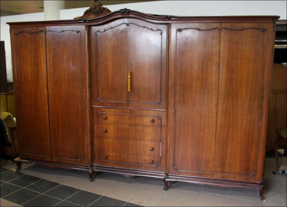SZAFA CHIPPENDALE - 1