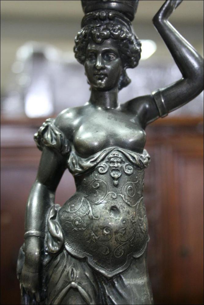 FIGURKA - KOBIETA - 2