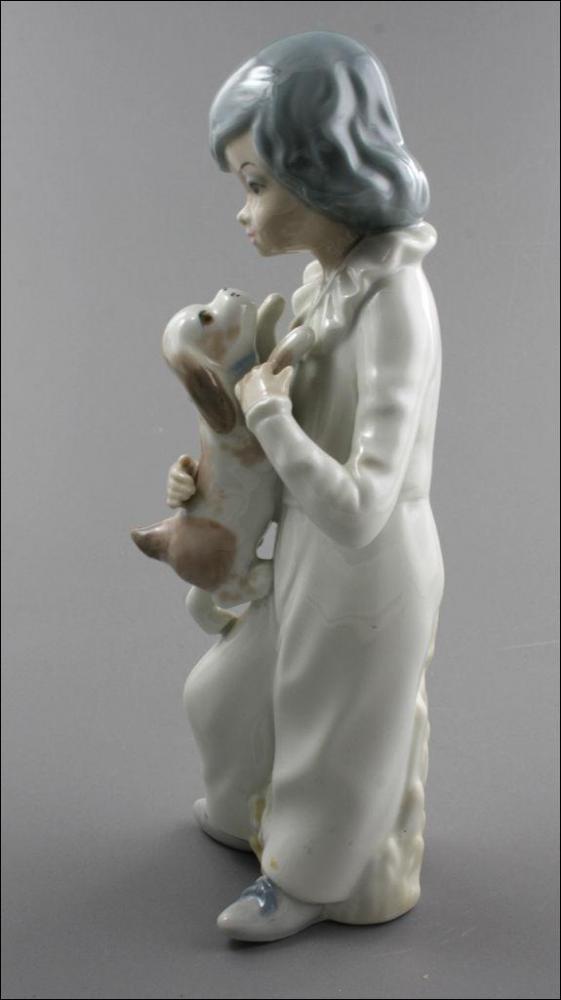 FIGURKA - DZIEWCZYNKA Z PSEM / Casades / - 2