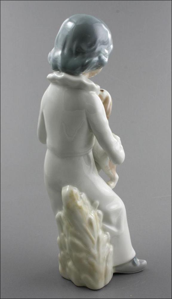 FIGURKA - DZIEWCZYNKA Z PSEM / Casades / - 3