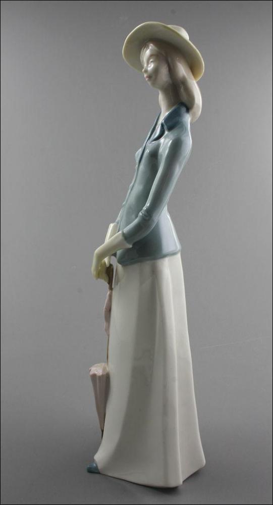FIGURKA DAMA Z PARASOLEM / Wagner &amp; Apfel / - 1