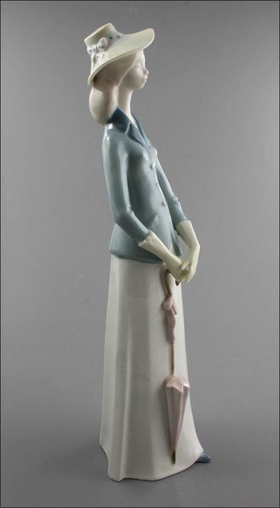 FIGURKA DAMA Z PARASOLEM / Wagner &amp; Apfel / - 2