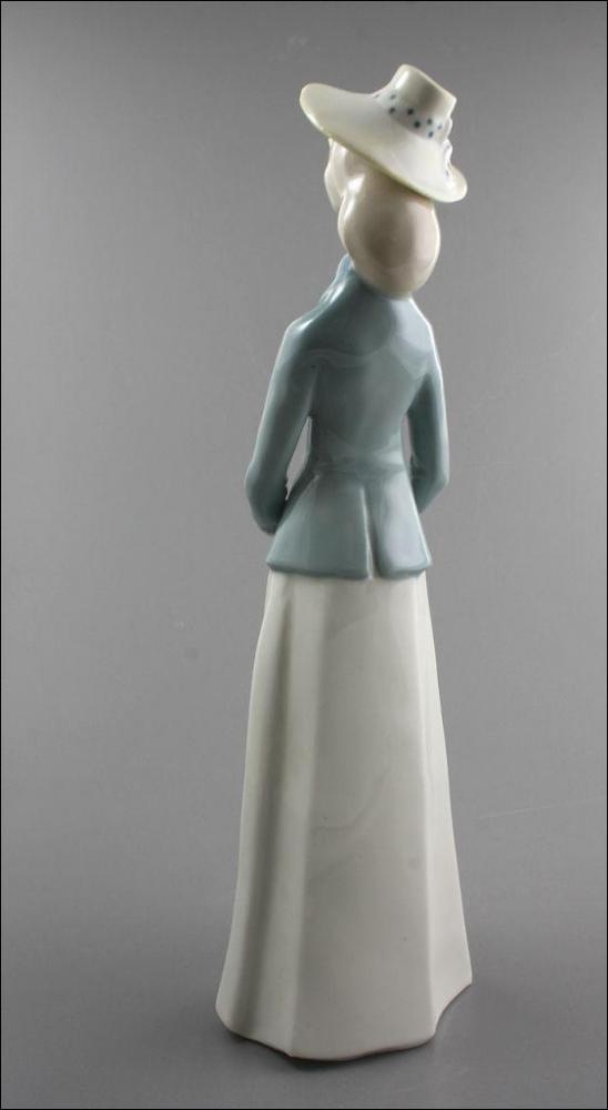 FIGURKA DAMA Z PARASOLEM / Wagner &amp; Apfel / - 3