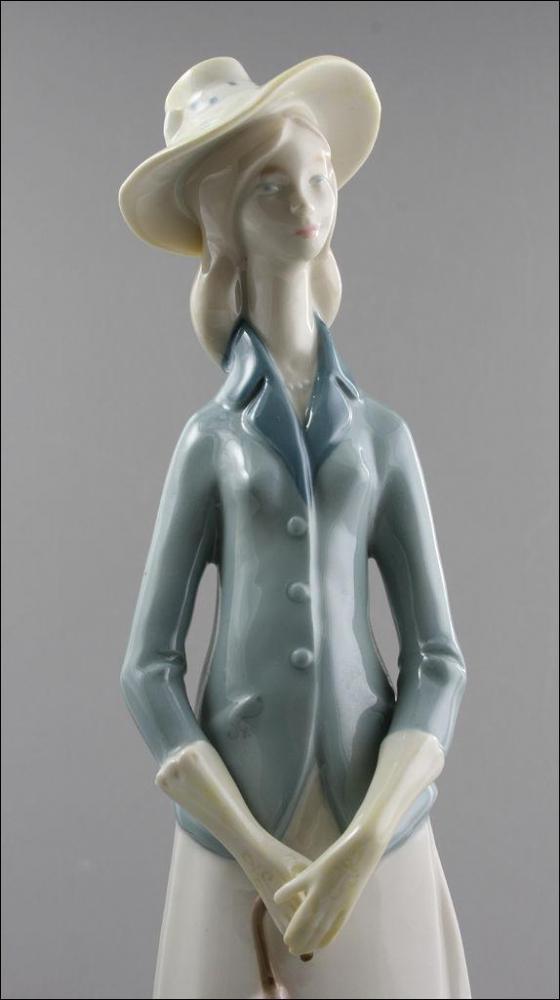 FIGURKA DAMA Z PARASOLEM / Wagner &amp; Apfel / - 4