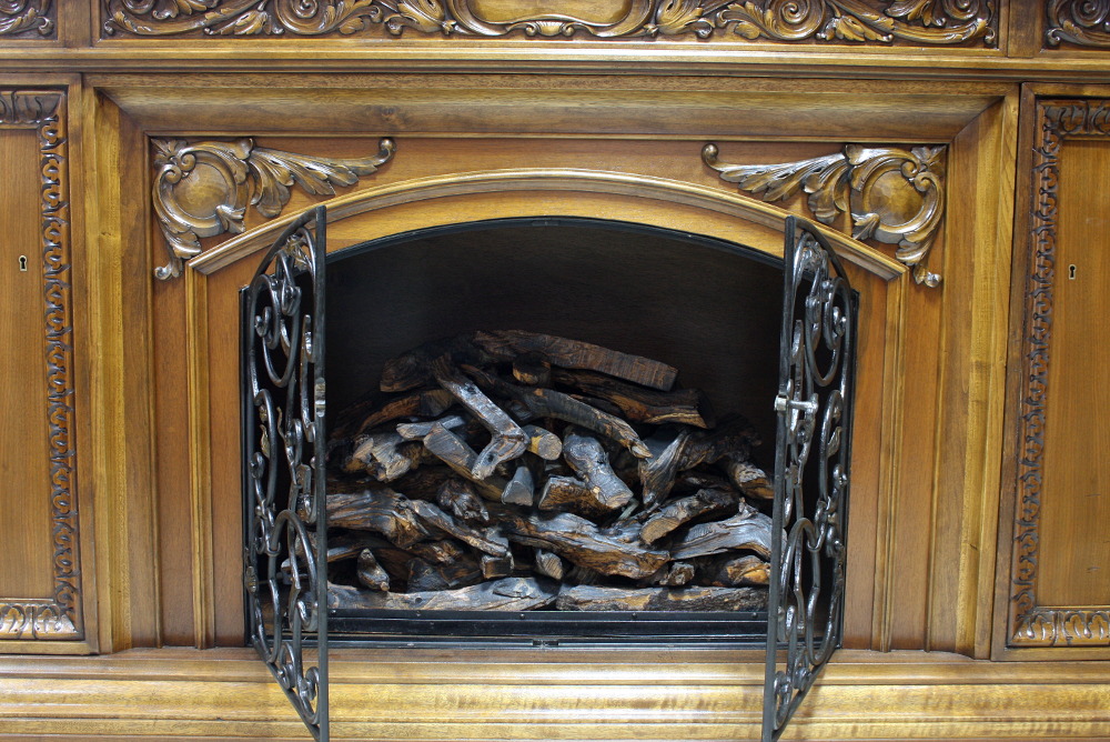 KREDENS Z 'KOMINKIEM' LUB BARKIEM - 11