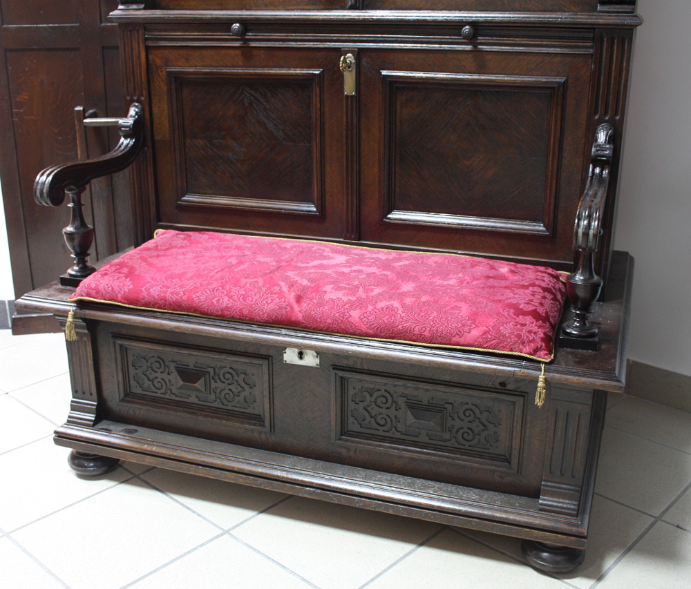 BIBLIOTECZKA Z ŁAWKĄ - 4