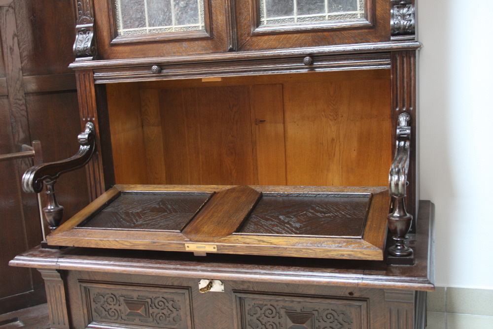 BIBLIOTECZKA Z ŁAWKĄ - 9