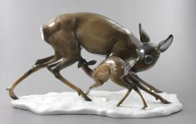 DUŻA FIGURKA - KARMIĄCA SARNA / Rosenthal / - zdjęcie 1