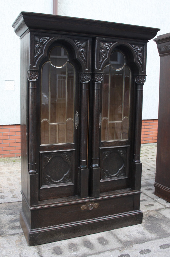 BIBLIOTECZKA Z WITRAŻEM - 1