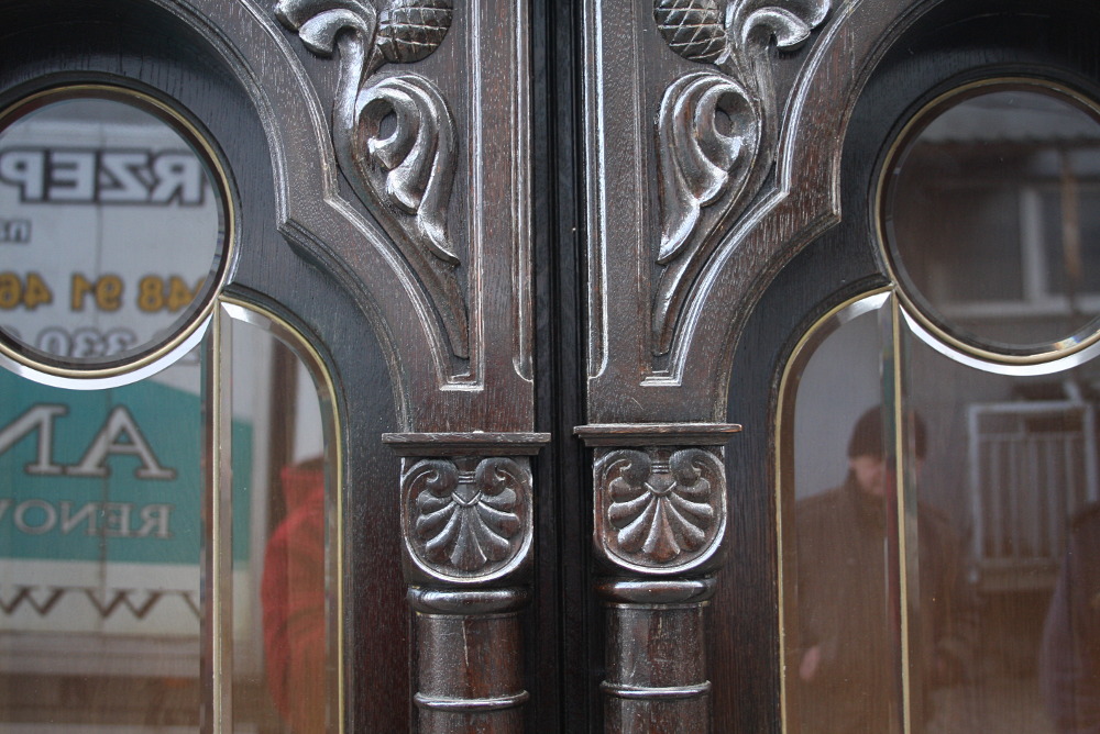 BIBLIOTECZKA Z WITRAŻEM - 6