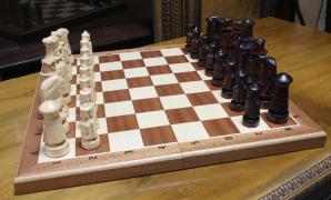 RZEŹBIONE SZACHY - zdjęcie 1