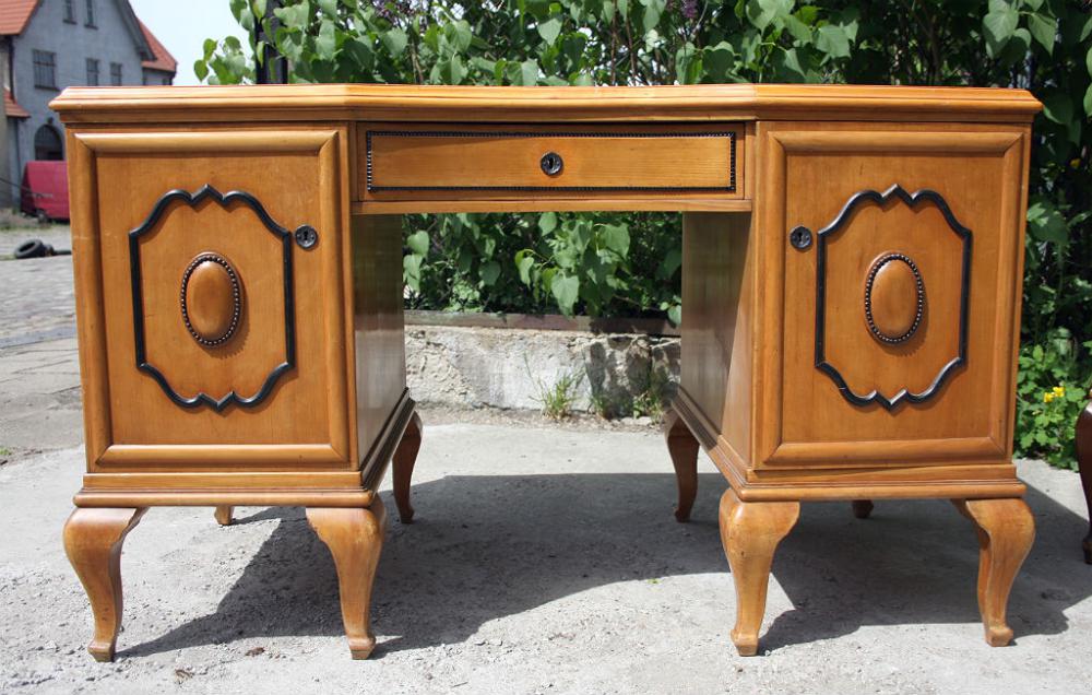 CZEREŚNIOWY GABINET - 1