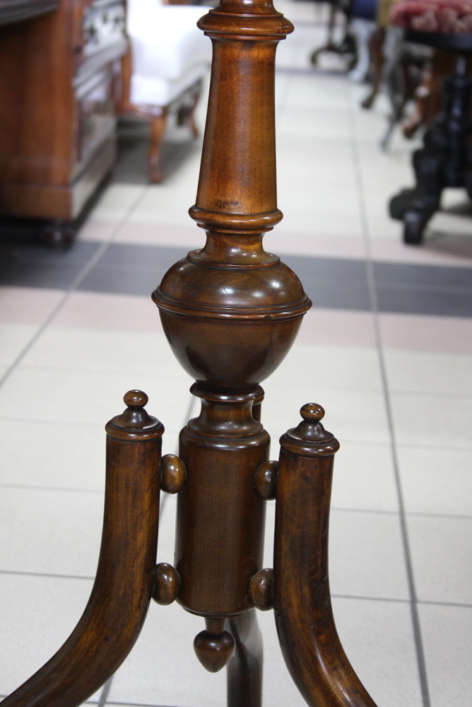 STOLIK ORZECHOWY - 2