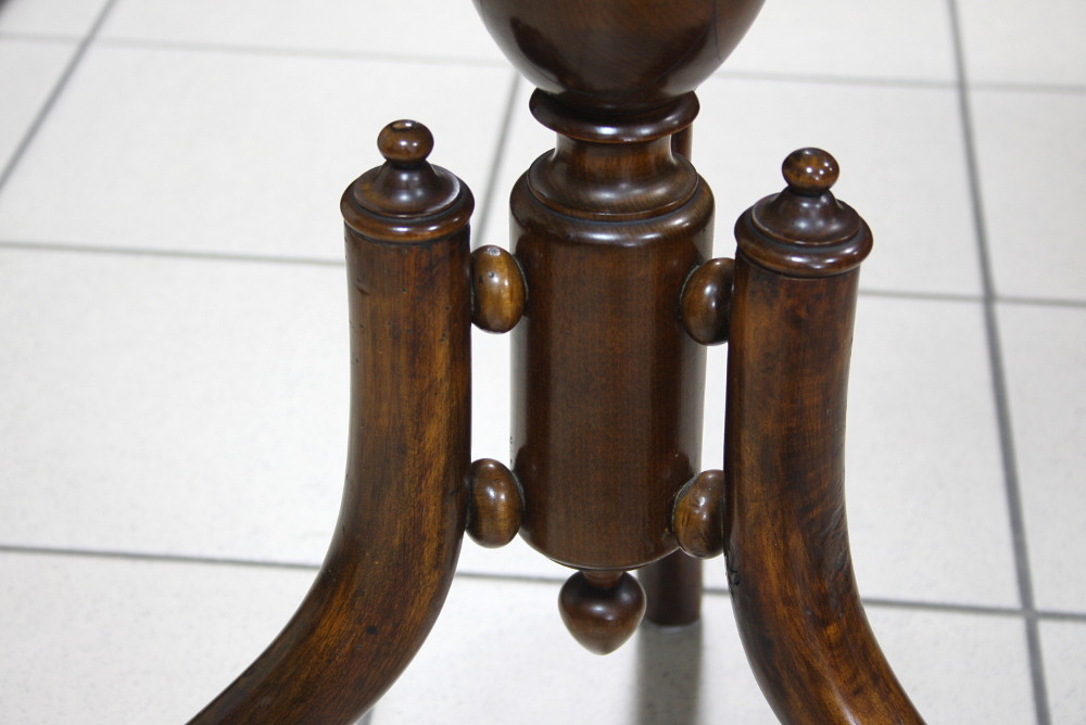 STOLIK ORZECHOWY - 3