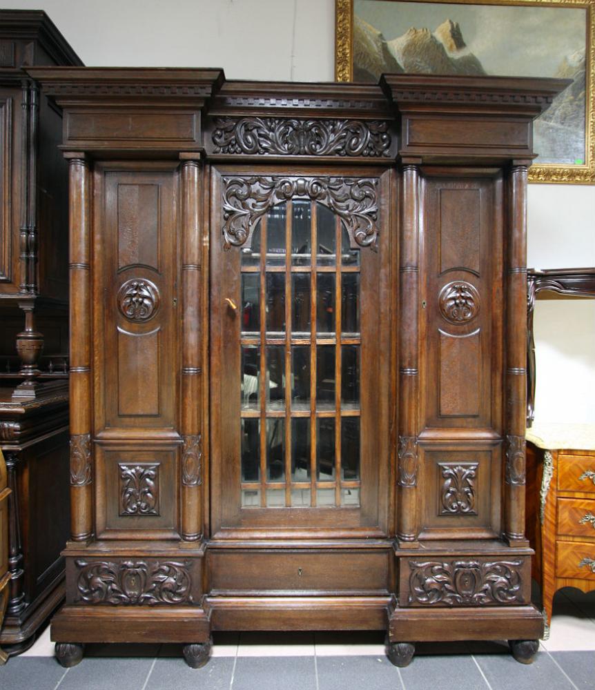 GABINET Z KOLUMNAMI - 11