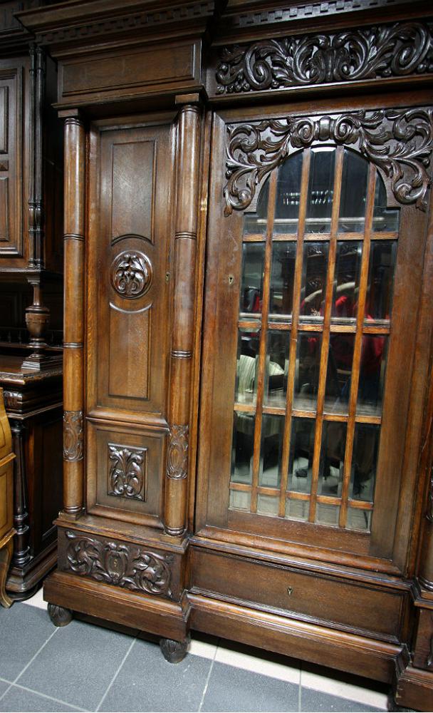 GABINET Z KOLUMNAMI - 16