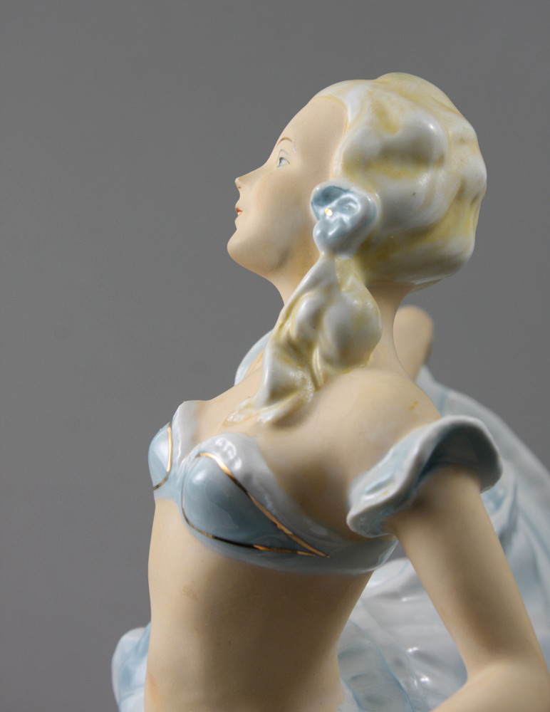 DUŻA FIGURKA - TANCERKA - 4