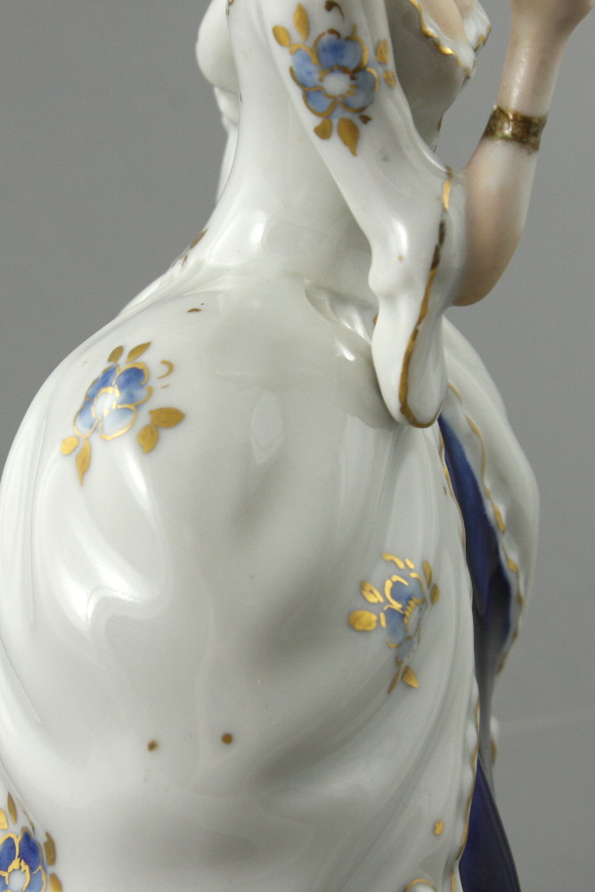 DAMA Z WACHLARZEM / Royal Dux / - 4