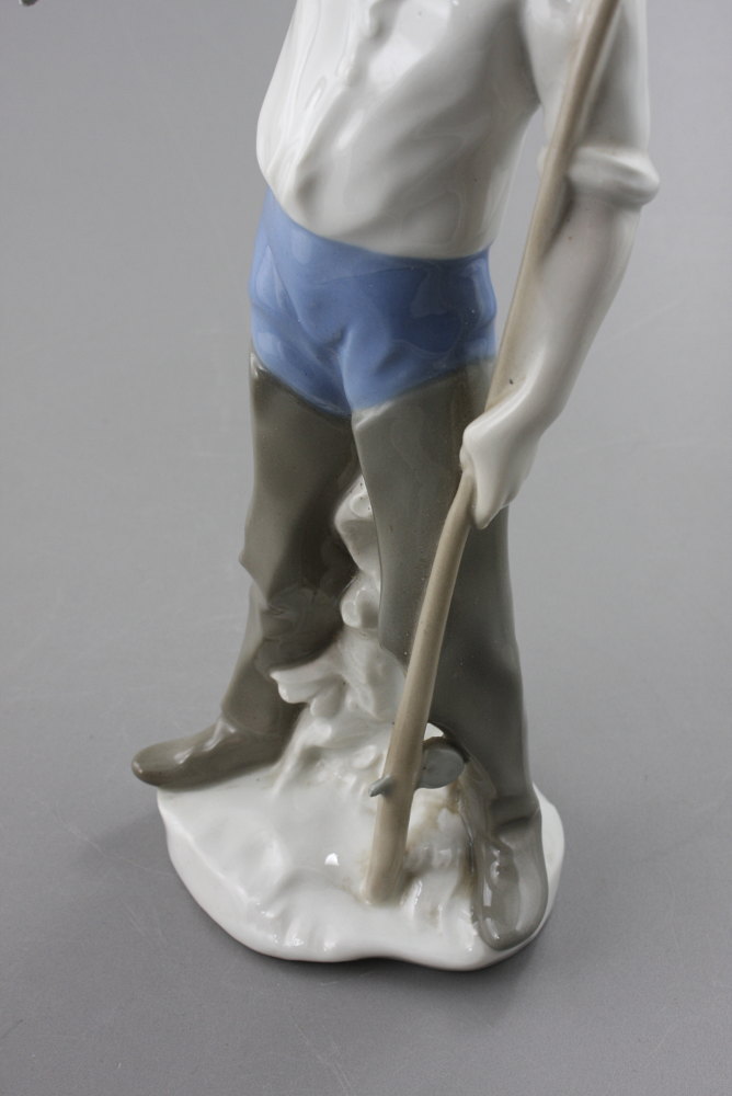 FIGURKA - WĘDKARZ / Gräfenthal / - 4