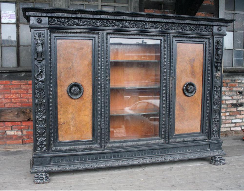 GABINET NA LWICH ŁAPACH / po renowacji / - 1