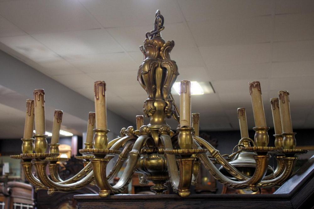 OLBRZYMI, MASYWNY ŻYRANDOL - 1