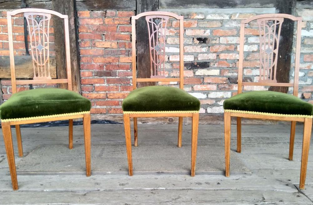 ZESTAW TRZECH KRZESEŁ - 1