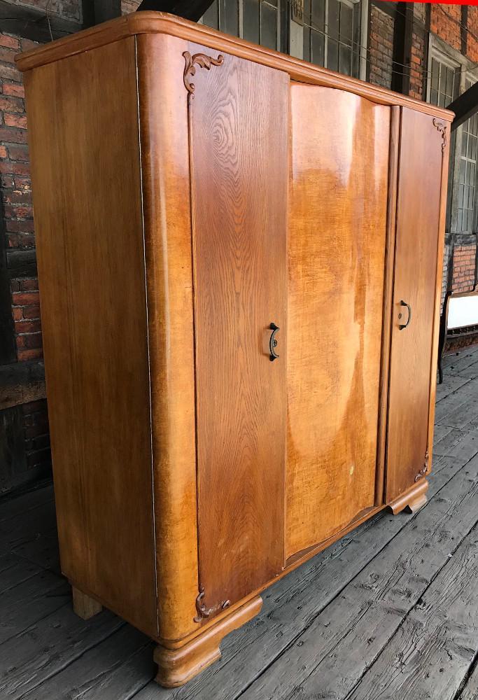 SZAFA CHIPPENDALE - 1