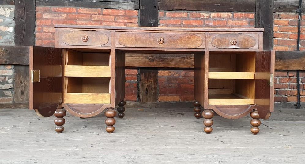 BIURKO Z CZECZOTAMI - 4